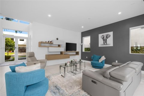 Villa ou maison à vendre à Doral, Floride: 4 chambres, 336.68 m2 № 2432558 - photo 7