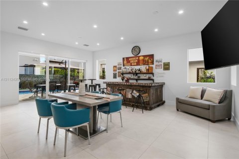 Villa ou maison à vendre à Doral, Floride: 4 chambres, 336.68 m2 № 2432558 - photo 12
