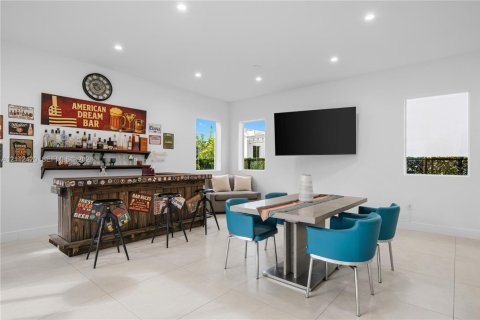 Villa ou maison à vendre à Doral, Floride: 4 chambres, 336.68 m2 № 2432558 - photo 13
