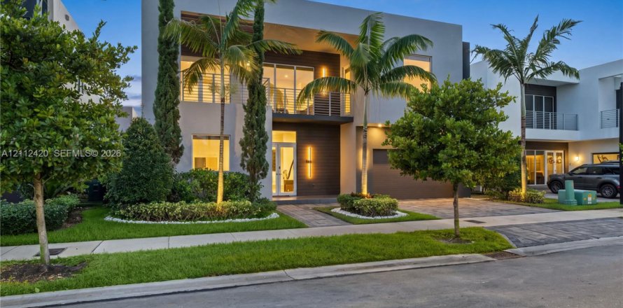 Villa ou maison à Doral, Floride 4 chambres, 336.68 m2 № 2432558