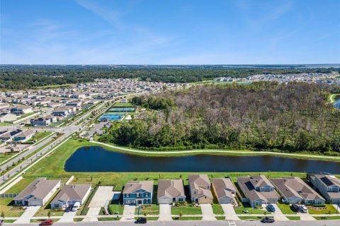 Casa en venta en Kissimmee, Florida, 5 dormitorios, 309.83 m2 № 2304349 - foto 2