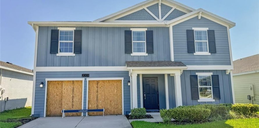 Casa en Kissimmee, Florida 5 dormitorios, 309.83 m2 № 2304349