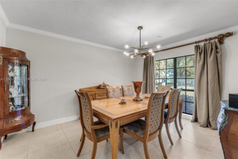 House in Miami, Florida 4 bedrooms, 240.8 sq.m. № 2043292 - photo 14