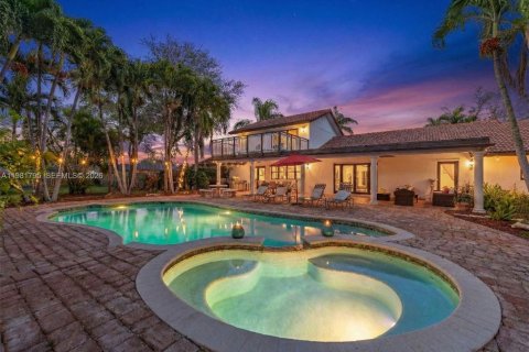 House in Miami, Florida 4 bedrooms, 240.8 sq.m. № 2043292 - photo 30