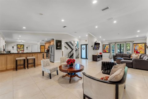 House in Miami, Florida 4 bedrooms, 240.8 sq.m. № 2043292 - photo 7