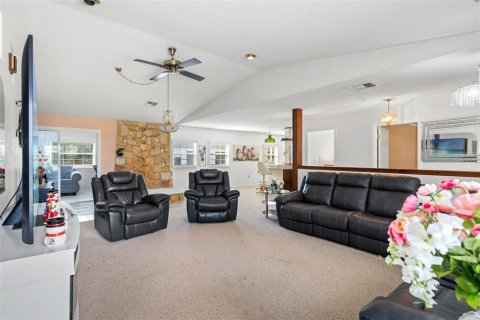 House in Hudson, Florida 3 bedrooms, 195.09 sq.m. № 1686640 - photo 8