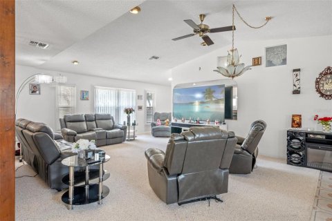 House in Hudson, Florida 3 bedrooms, 195.09 sq.m. № 1686640 - photo 10