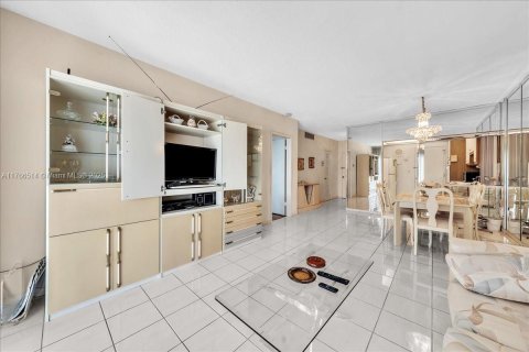 Condominio en venta en Hollywood, Florida, 1 dormitorio, 68.75 m2 № 1713752 - foto 17