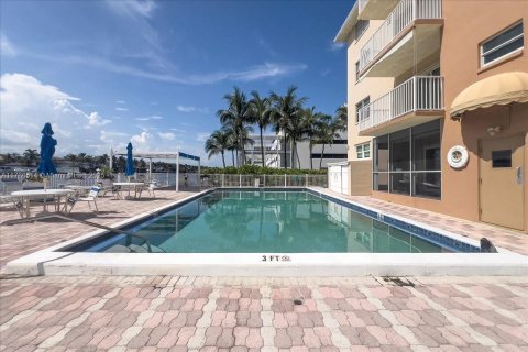 Condominio en venta en Hollywood, Florida, 1 dormitorio, 68.75 m2 № 1713752 - foto 2