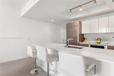 Condo in Miami, Florida, 2 bedrooms  № 1926171 - photo 30