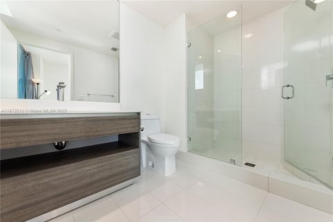 Condo in Miami, Florida, 2 bedrooms  № 1926171 - photo 29