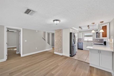 Condo in Clearwater, Florida, 3 bedrooms № 2100107 - photo 12
