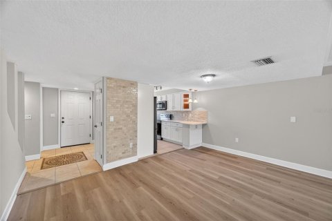 Condo in Clearwater, Florida, 3 bedrooms № 2100107 - photo 11