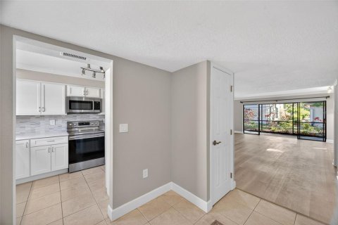 Condo in Clearwater, Florida, 3 bedrooms № 2100107 - photo 6