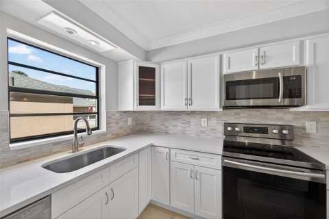 Condo in Clearwater, Florida, 3 bedrooms № 2100107 - photo 29