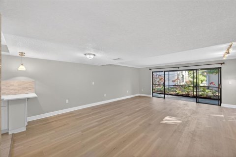 Condo in Clearwater, Florida, 3 bedrooms № 2100107 - photo 8
