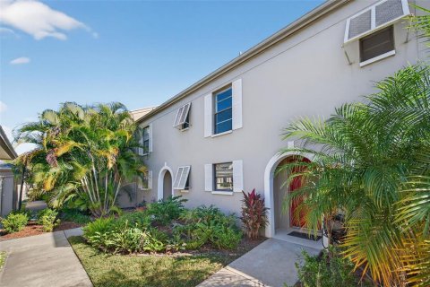 Condo in Clearwater, Florida, 3 bedrooms № 2100107 - photo 2
