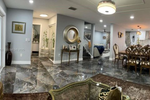 Купить виллу или дом в Пемброк-Пайнс, Флорида 4 спальни, 186.83м2, № 1991950 - фото 16