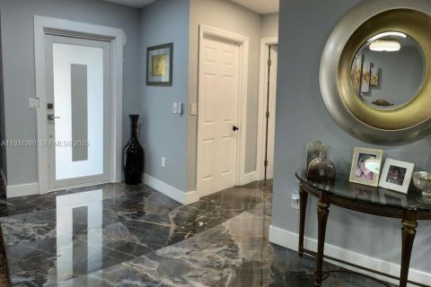 Купить виллу или дом в Пемброк-Пайнс, Флорида 4 спальни, 186.83м2, № 1991950 - фото 18