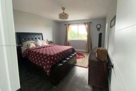 Купить виллу или дом в Пемброк-Пайнс, Флорида 4 спальни, 186.83м2, № 1991950 - фото 30