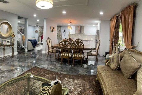 Купить виллу или дом в Пемброк-Пайнс, Флорида 4 спальни, 186.83м2, № 1991950 - фото 17