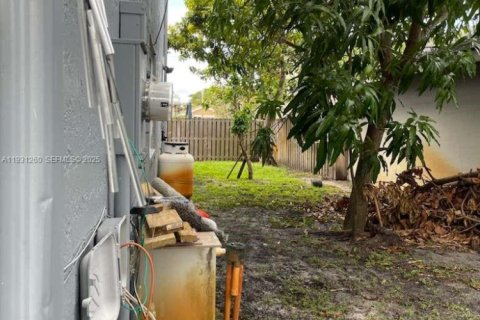 Купить виллу или дом в Пемброк-Пайнс, Флорида 4 спальни, 186.83м2, № 1991950 - фото 9