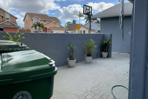 Купить виллу или дом в Пемброк-Пайнс, Флорида 4 спальни, 186.83м2, № 1991950 - фото 10