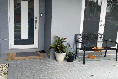 Купить виллу или дом в Пемброк-Пайнс, Флорида 4 спальни, 186.83м2, № 1991950 - фото 8