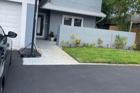 Купить виллу или дом в Пемброк-Пайнс, Флорида 4 спальни, 186.83м2, № 1991950 - фото 13