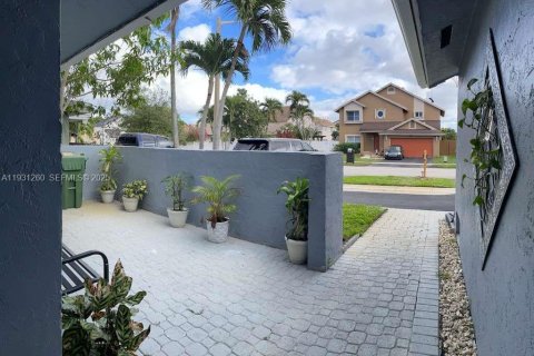 Купить виллу или дом в Пемброк-Пайнс, Флорида 4 спальни, 186.83м2, № 1991950 - фото 11