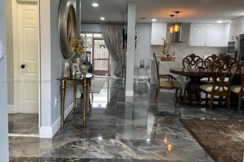 Купить виллу или дом в Пемброк-Пайнс, Флорида 4 спальни, 186.83м2, № 1991950 - фото 14