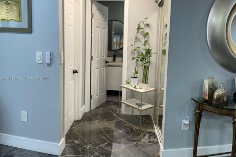 Купить виллу или дом в Пемброк-Пайнс, Флорида 4 спальни, 186.83м2, № 1991950 - фото 19