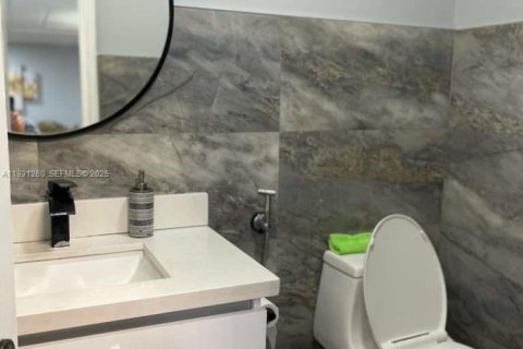 Купить виллу или дом в Пемброк-Пайнс, Флорида 4 спальни, 186.83м2, № 1991950 - фото 21