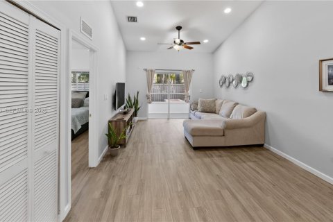 Touwnhouse à vendre à Homestead, Floride: 2 chambres, 116.87 m2 № 2086573 - photo 16