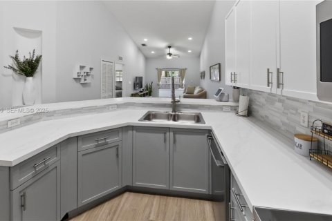 Touwnhouse à vendre à Homestead, Floride: 2 chambres, 116.87 m2 № 2086573 - photo 4