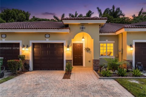 Touwnhouse à vendre à Homestead, Floride: 2 chambres, 116.87 m2 № 2086573 - photo 2