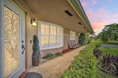 House in Southwest Ranches, Florida 4 bedrooms, 213.77 sq.m. № 1951846 - photo 11