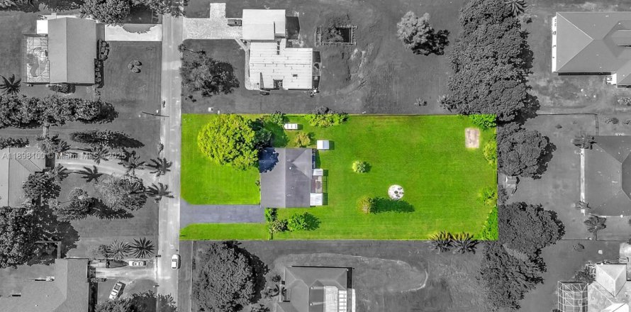 House in Southwest Ranches, Florida 4 bedrooms, 213.77 sq.m. № 1951846
