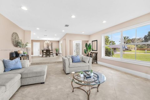 House in Southwest Ranches, Florida 4 bedrooms, 213.77 sq.m. № 1951846 - photo 12