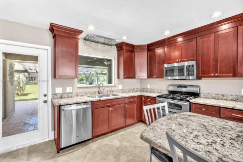 House in Southwest Ranches, Florida 4 bedrooms, 213.77 sq.m. № 1951846 - photo 21