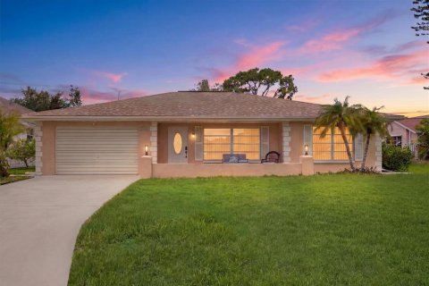 Villa ou maison à North Port, Floride 2 chambres, 139.54 m2 № 2102462