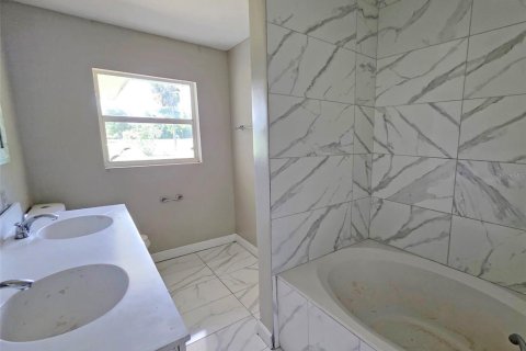 Villa ou maison à louer à Sarasota, Floride: 3 chambres, 147.9 m2 № 2436943 - photo 10