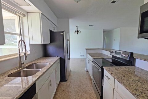 Villa ou maison à louer à Sarasota, Floride: 3 chambres, 147.9 m2 № 2436943 - photo 7