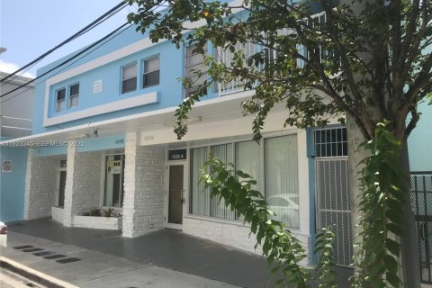 Снять в аренду квартиру в Майами, Флорида 1 спальня, № 1976918 - фото 2