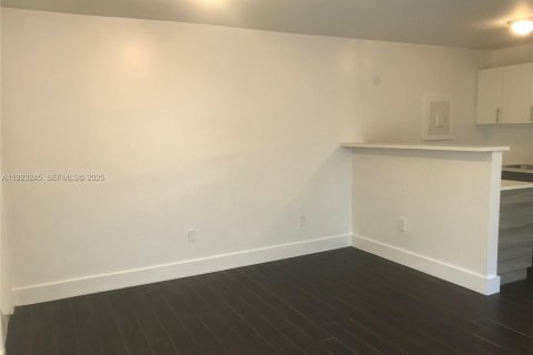 Снять в аренду квартиру в Майами, Флорида 1 спальня, № 1976918 - фото 4