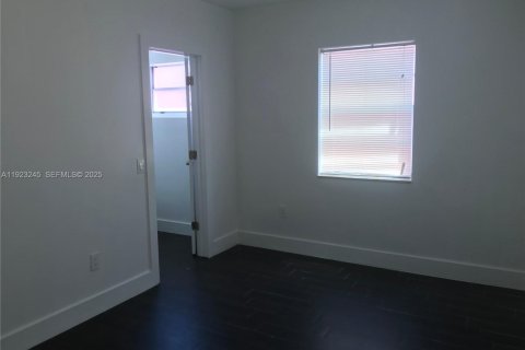 Снять в аренду квартиру в Майами, Флорида 1 спальня, № 1976918 - фото 9