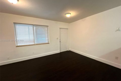 Снять в аренду квартиру в Майами, Флорида 1 спальня, № 1976918 - фото 13