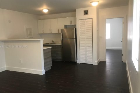 Снять в аренду квартиру в Майами, Флорида 1 спальня, № 1976918 - фото 5