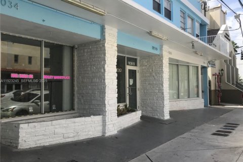 Снять в аренду квартиру в Майами, Флорида 1 спальня, № 1976918 - фото 1