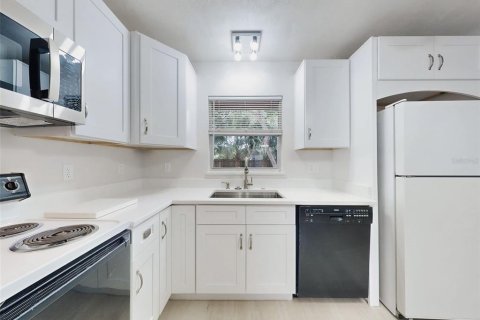 Купить виллу или дом в Эджуотер, Флорида 5 комнат, 96.62м2, № 2349802 - фото 13